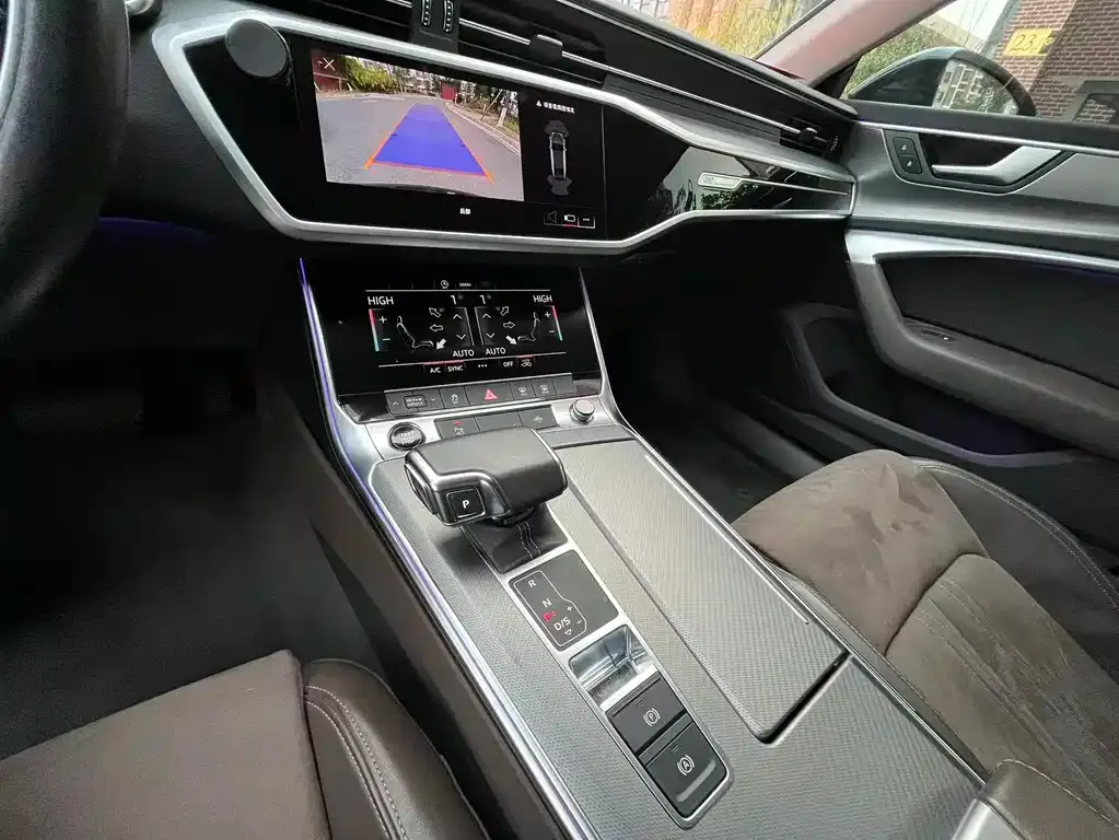 Audi A7L — фото 7