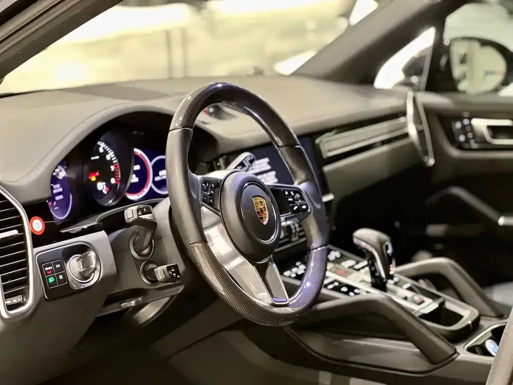 Porsche Cayenne — фото 2