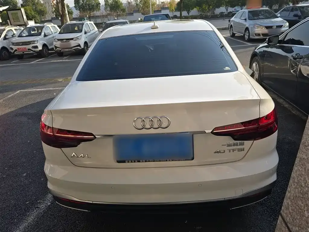 Audi A4L 2024 из CN, фото 4