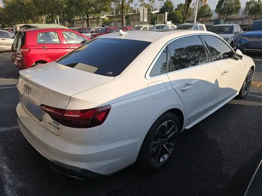 Audi A4L 2024 из CN, фото 3