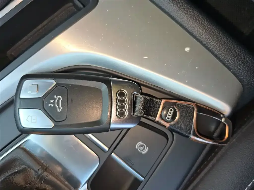 Audi A4L 2024 из CN, фото 5