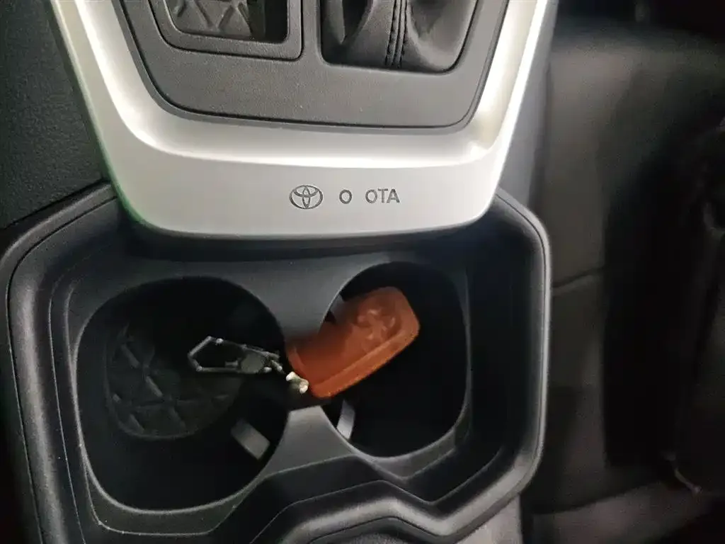 Toyota RAV4 2021 из CN, фото 2
