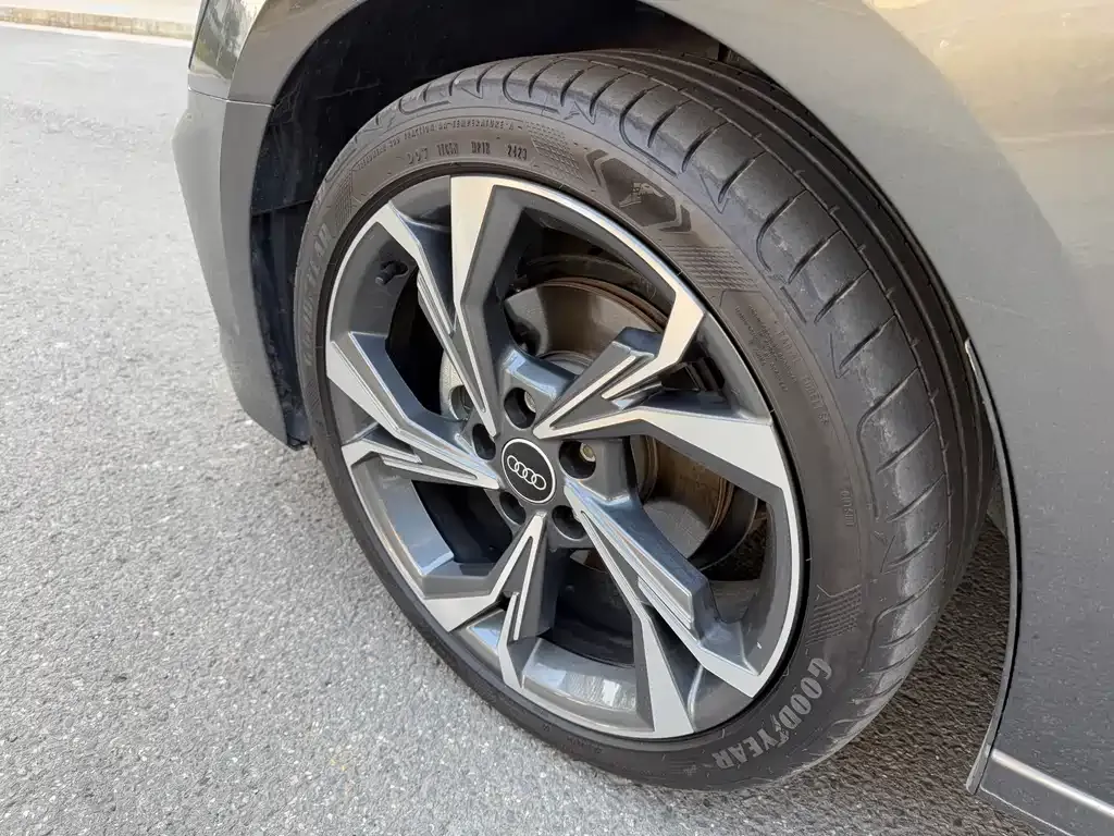 Audi A3 2023 из CN, фото 2