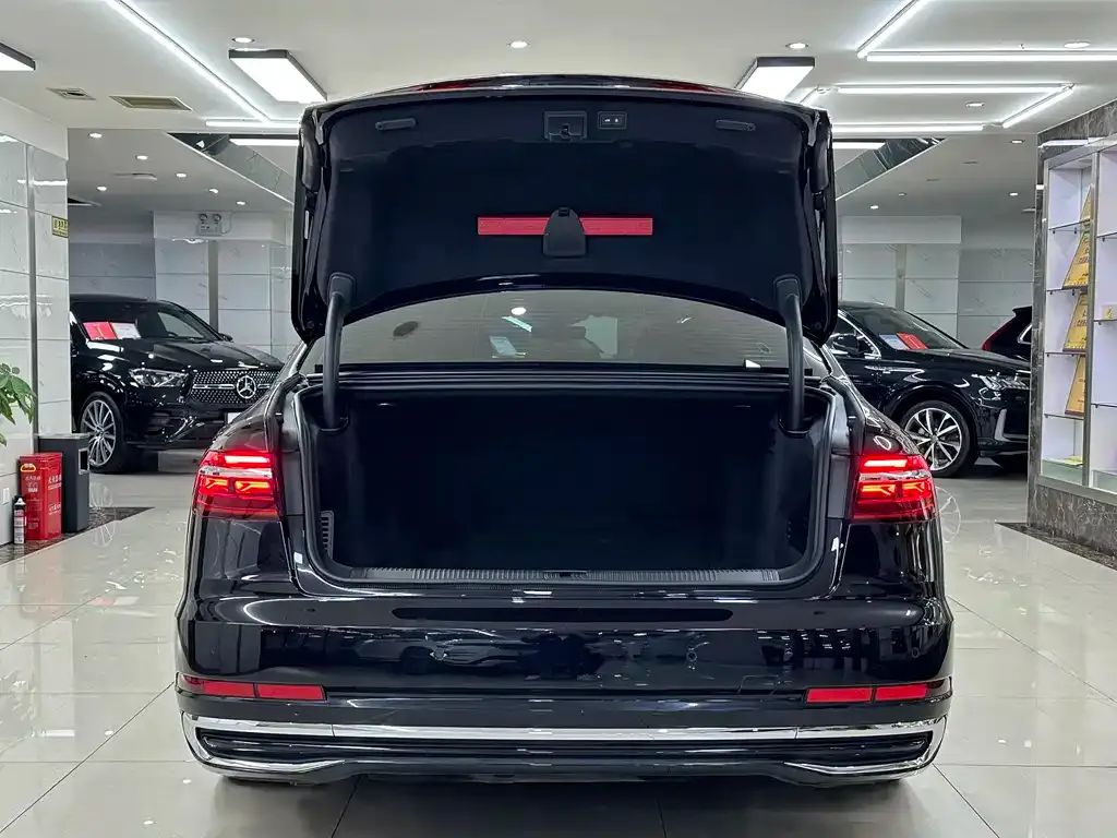 Audi A8 2024 из CN, фото 2