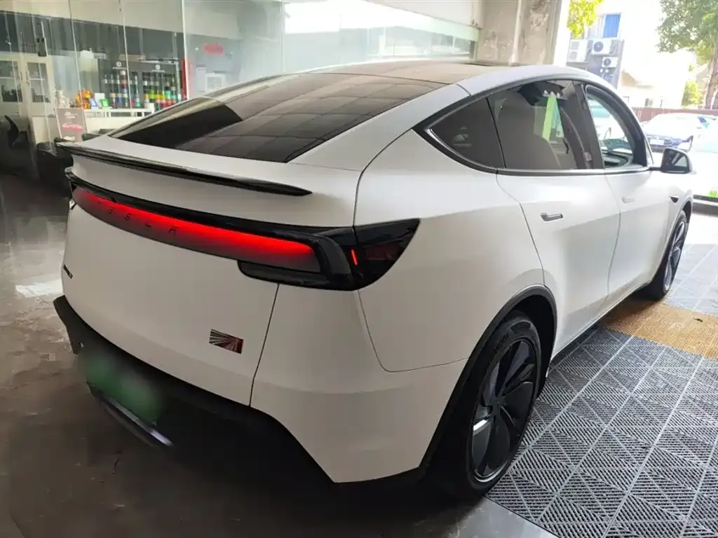 Tesla Model Y — фото 8