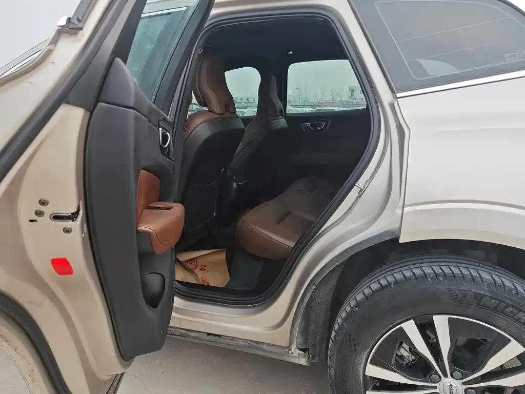 Volvo XC60 2024 из CN, фото 8