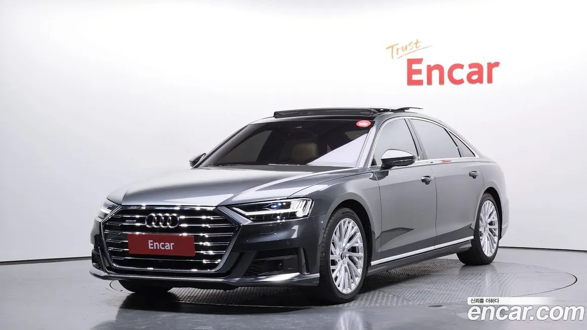 Audi A8 — фото 1