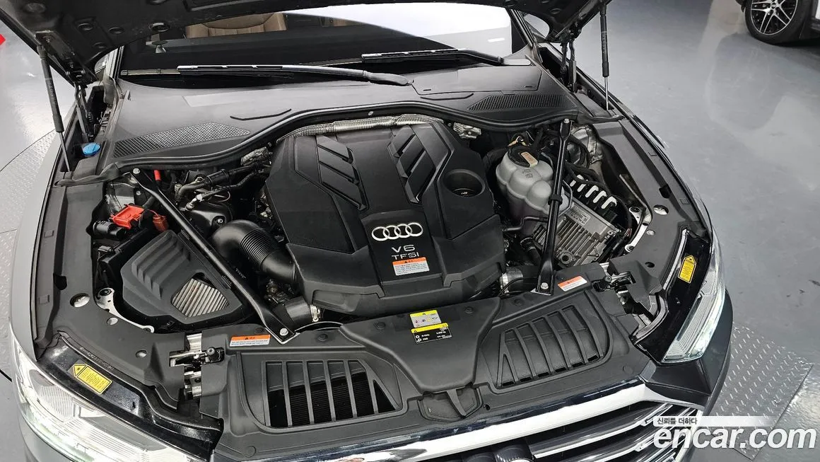 Audi A8 — фото 8