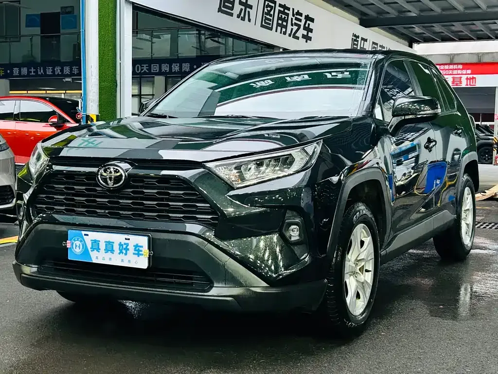 Toyota RAV4 2024 из CN, фото 1