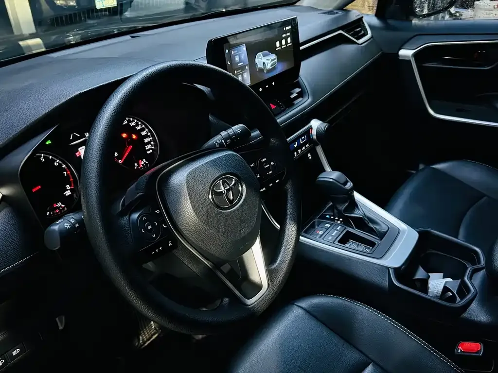 Toyota RAV4 2024 из CN, фото 4