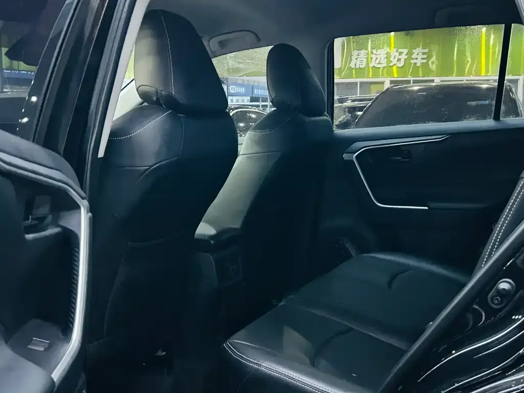 Toyota RAV4 2024 из CN, фото 3
