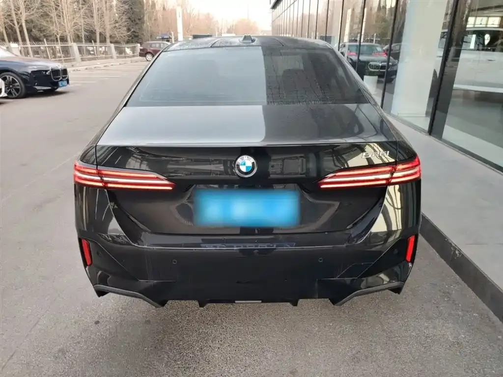 BMW 5 Series (Import) 2025 из CN, фото 2