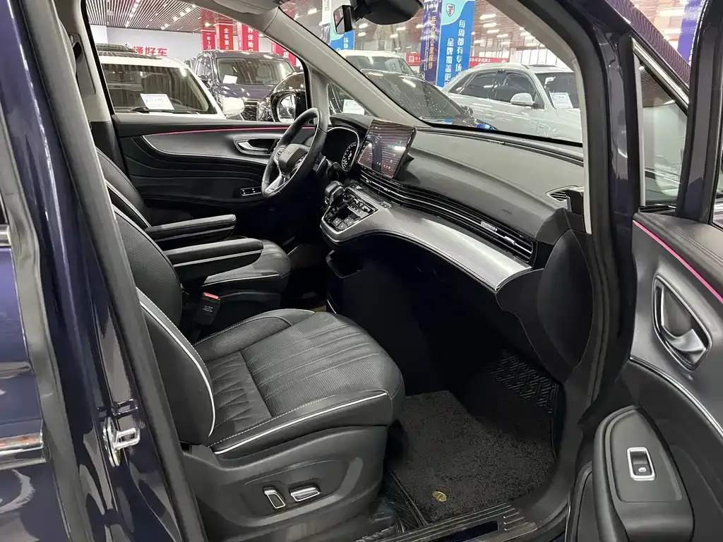 Roewe iMAX8 2022 из CN, фото 9