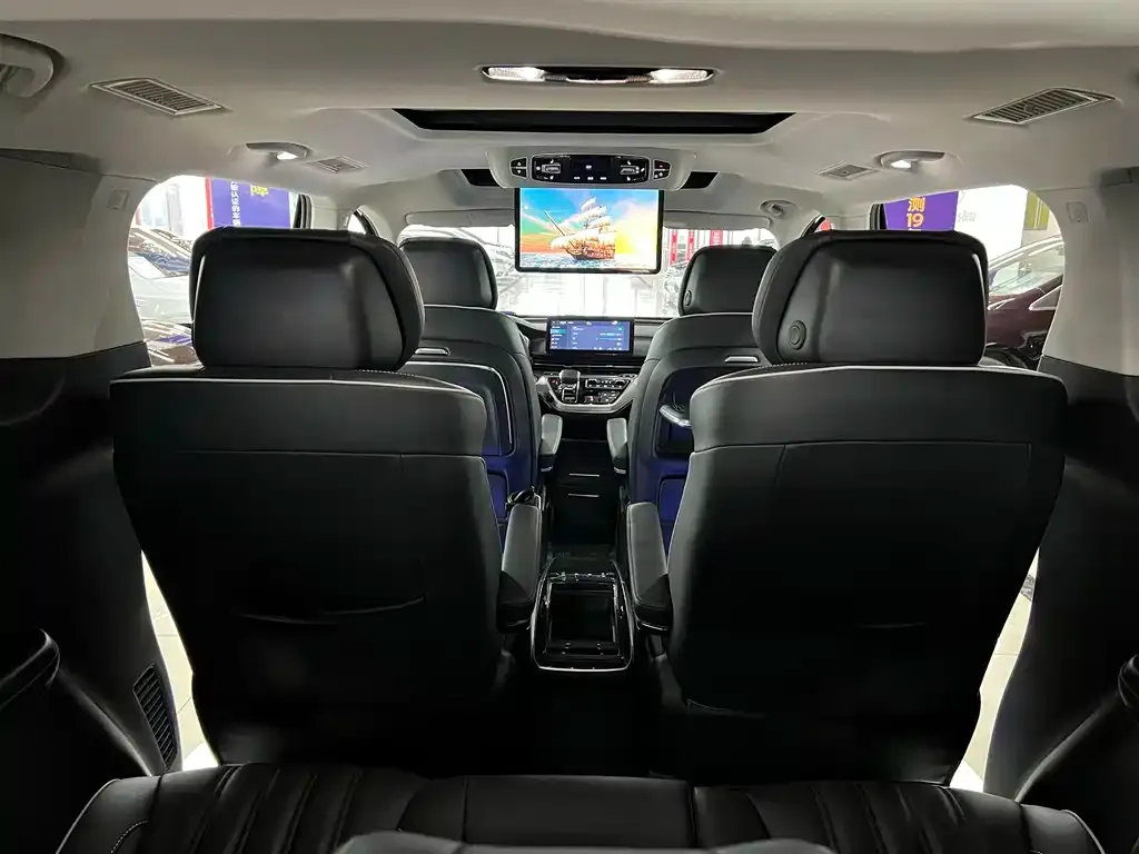 Roewe iMAX8 2022 из CN, фото 3
