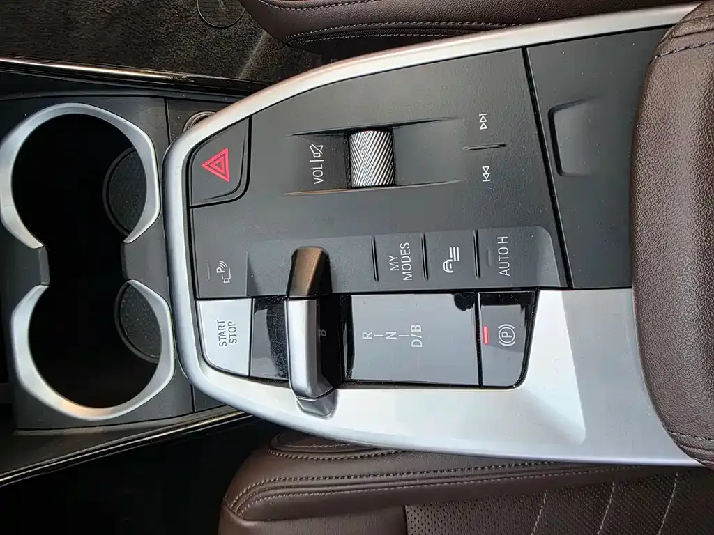 BMW iX1 2024 из CN, фото 4