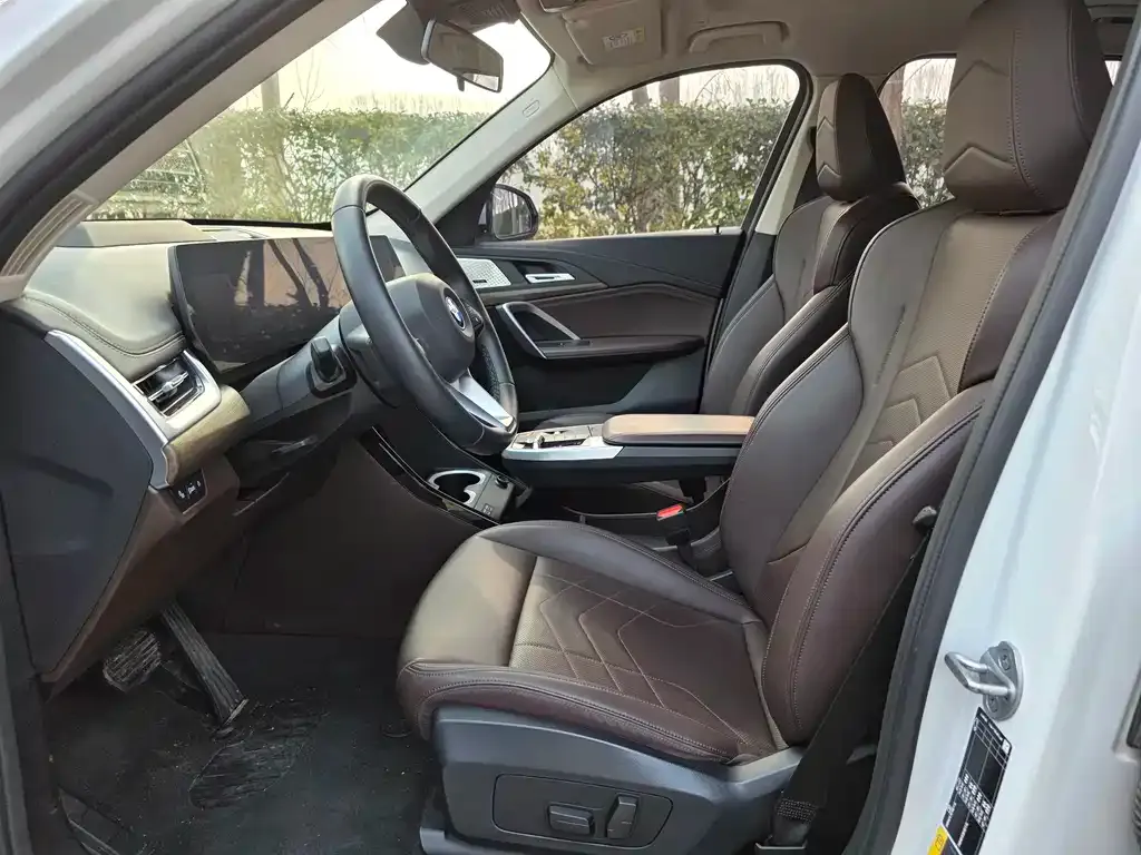 BMW iX1 2024 из CN, фото 7
