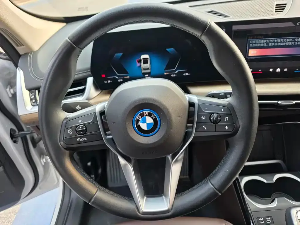 BMW iX1 2024 из CN, фото 3