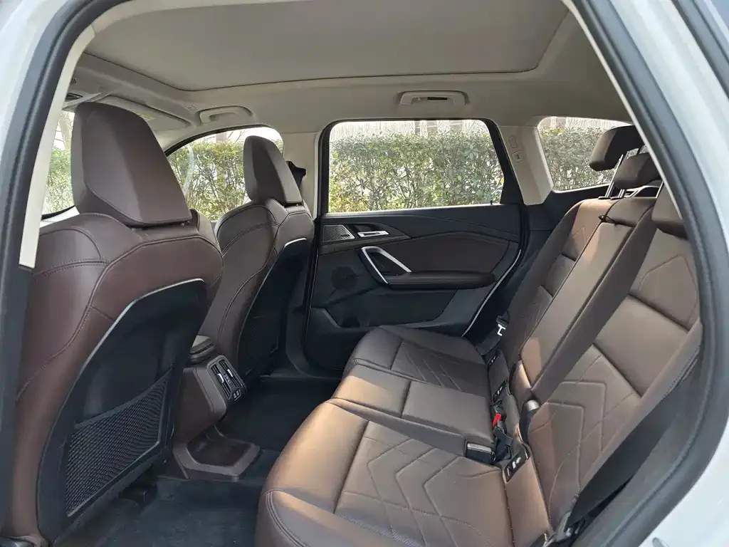 BMW iX1 2024 из CN, фото 5