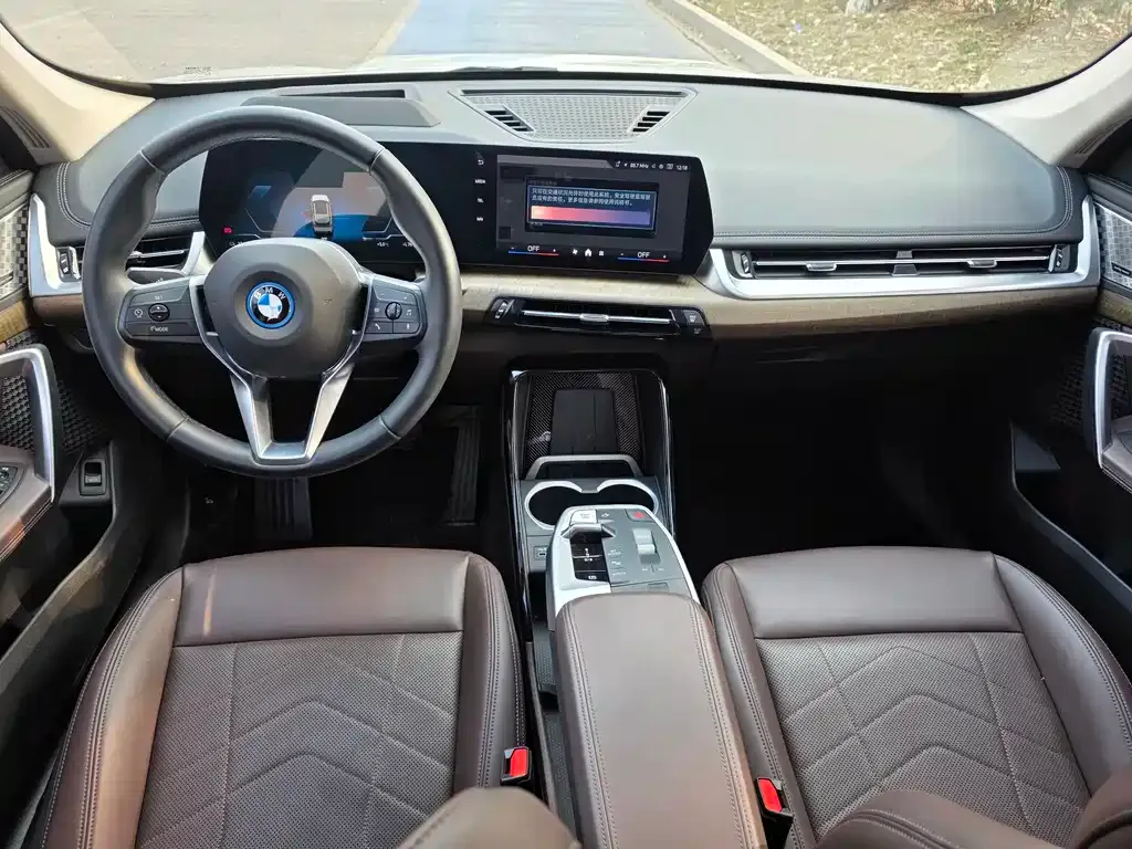 BMW iX1 2024 из CN, фото 8