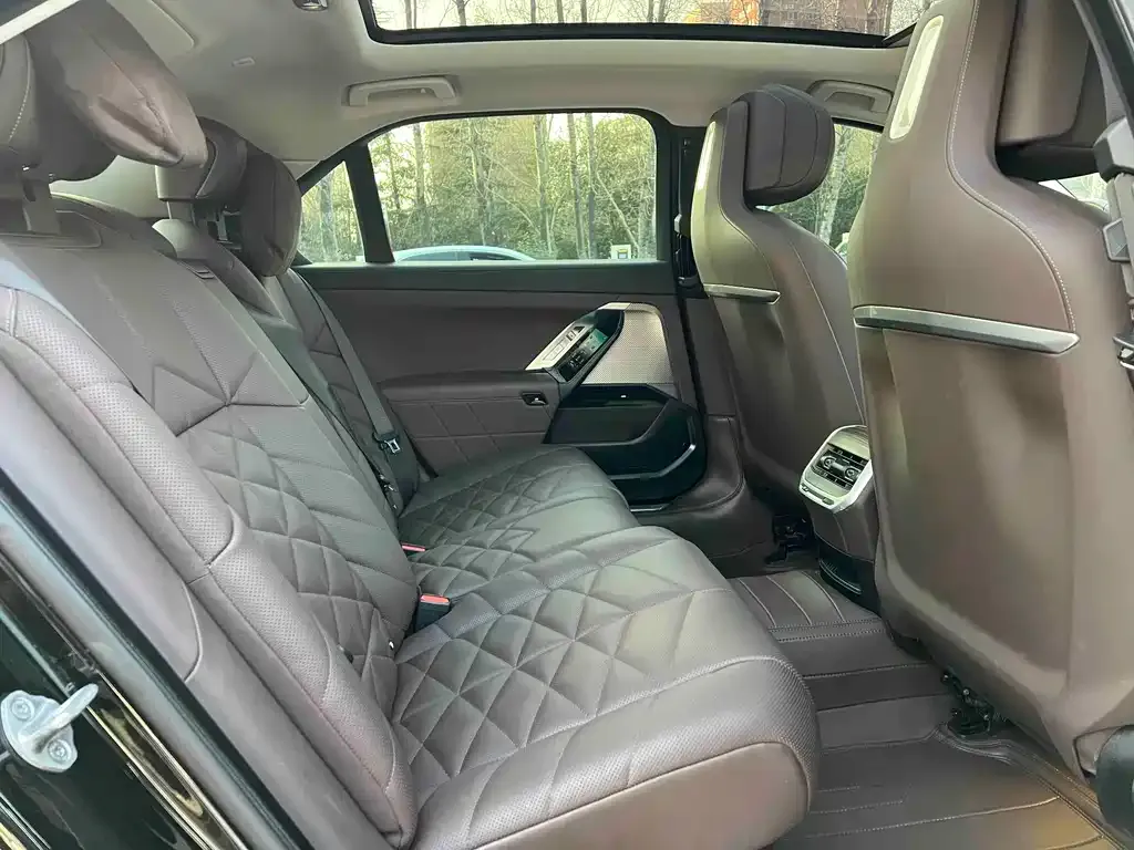 BMW 7 Series 2024 из CN, фото 8