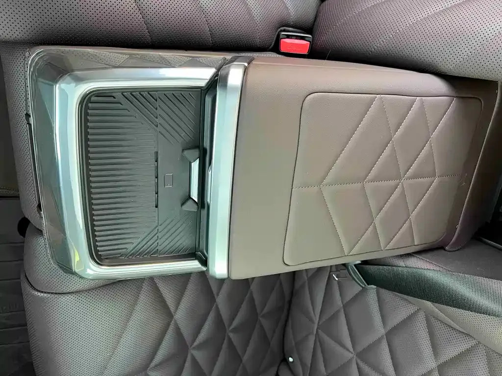 BMW 7 Series 2024 из CN, фото 6