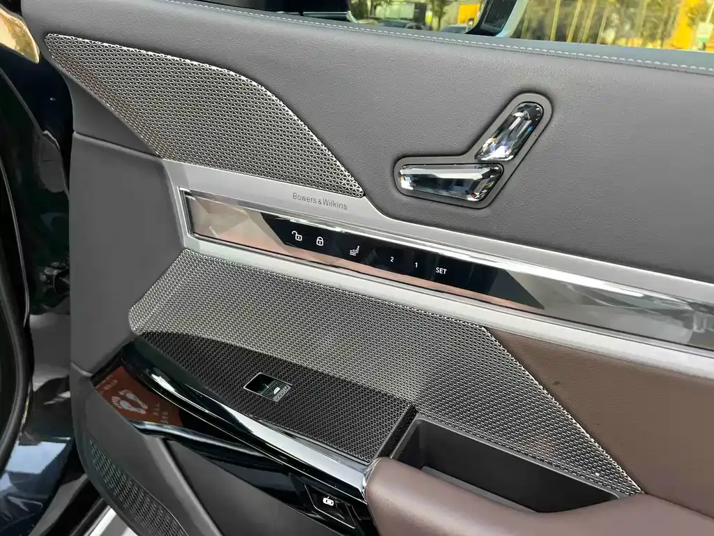 BMW 7 Series 2024 из CN, фото 9