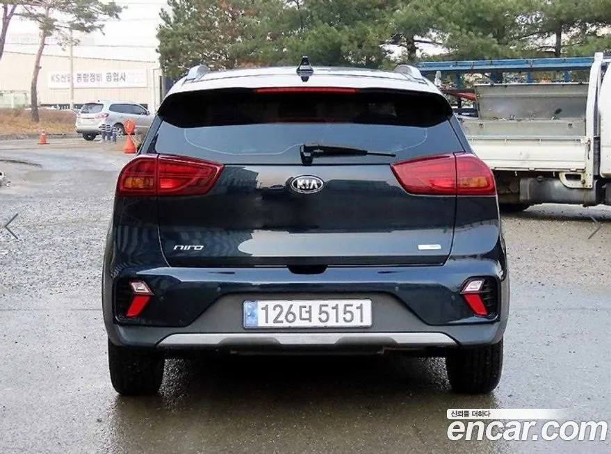 Kia Niro — фото 10