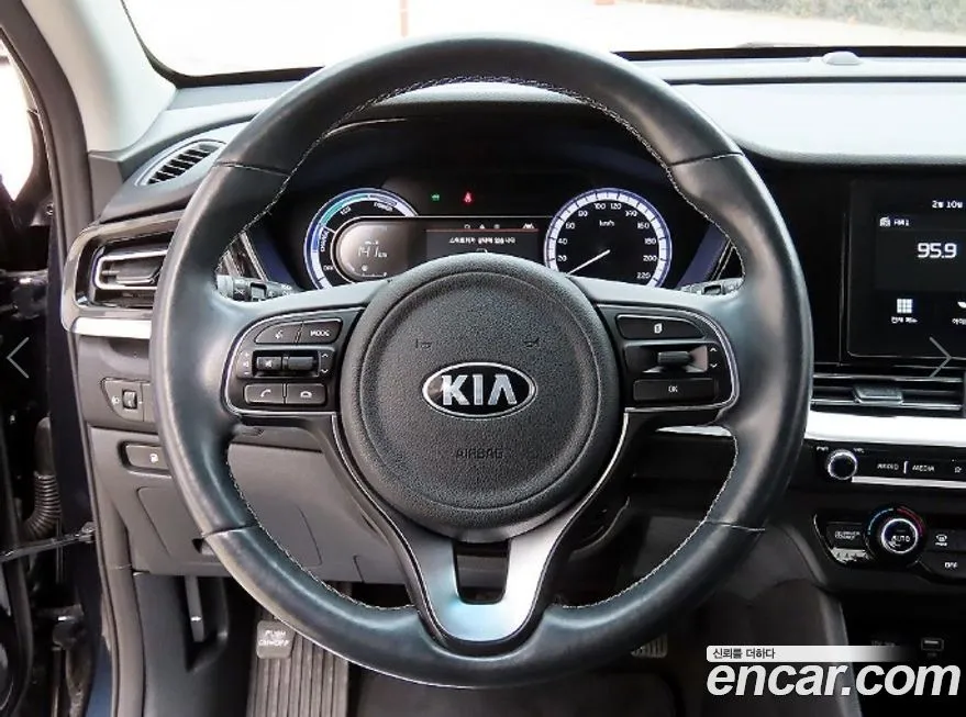 Kia Niro — фото 4