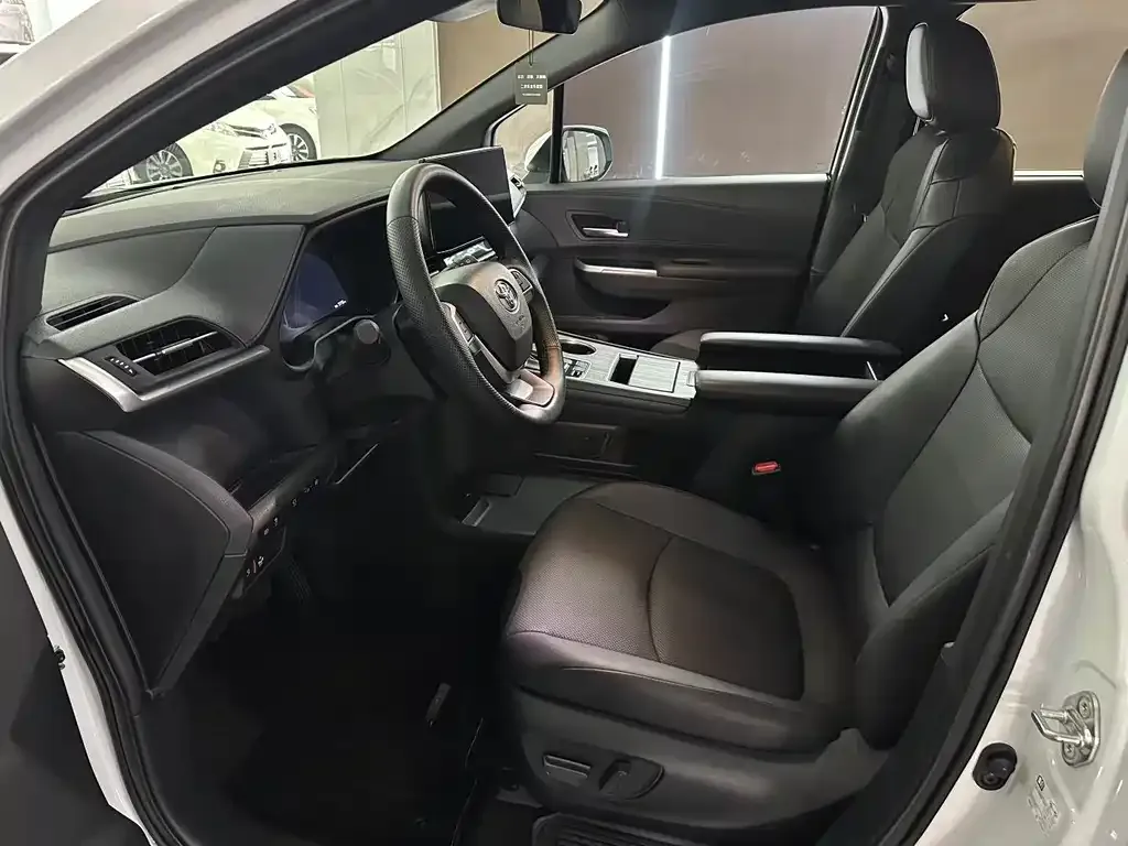 Toyota Granvia 2025 из CN, фото 3