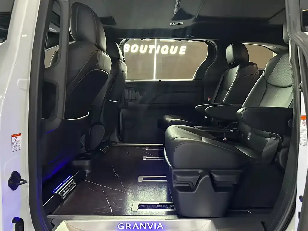 Toyota Granvia 2025 из CN, фото 6