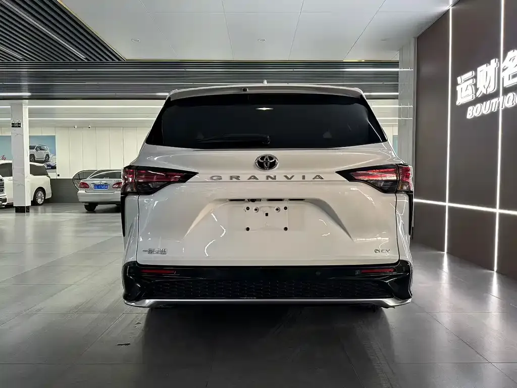 Toyota Granvia 2025 из CN, фото 9