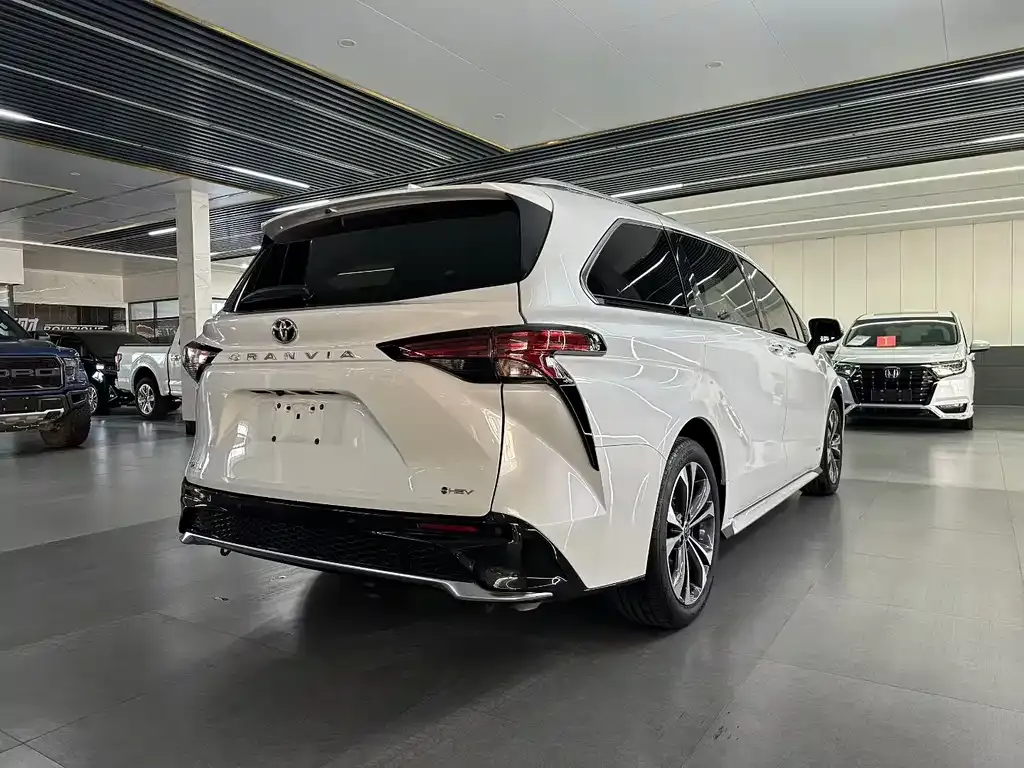 Toyota Granvia 2025 из CN, фото 7