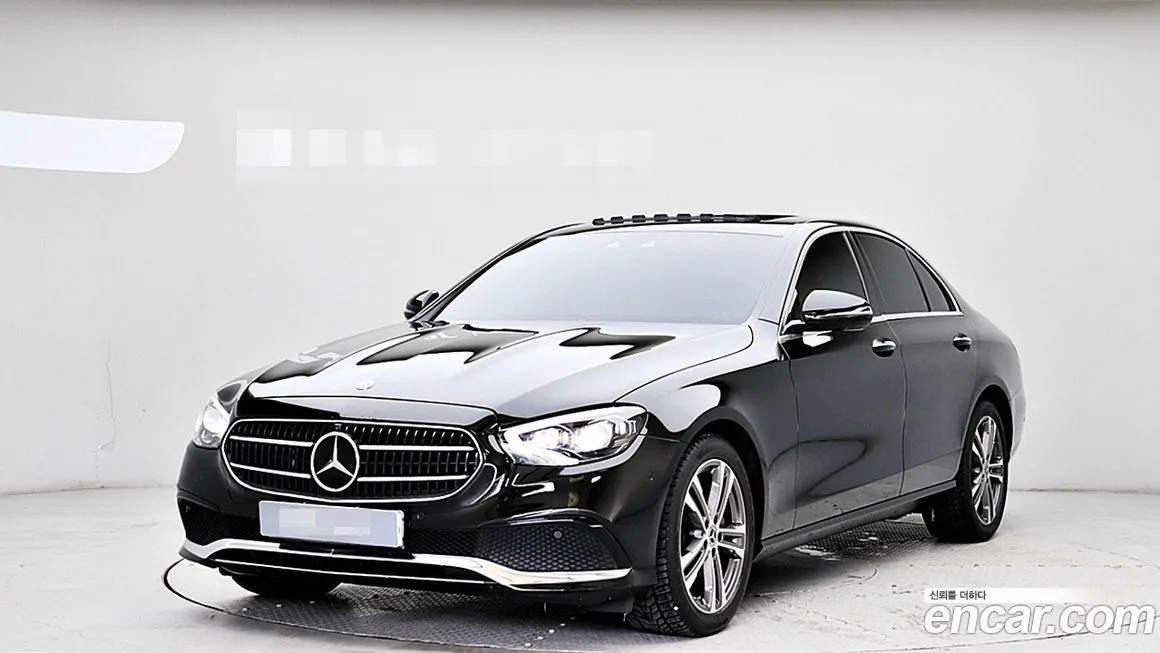 Mercedes-Benz E-Class — фото 1
