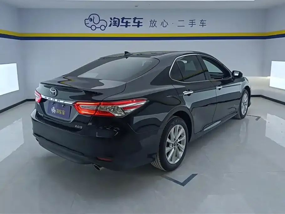 Toyota Camry — фото 10
