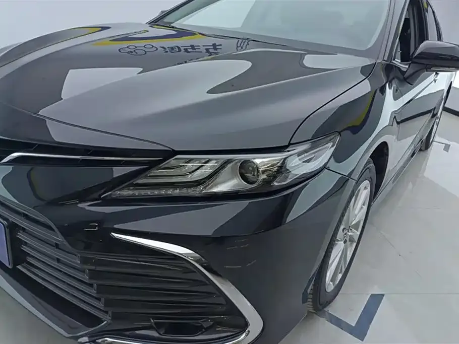 Toyota Camry — фото 5