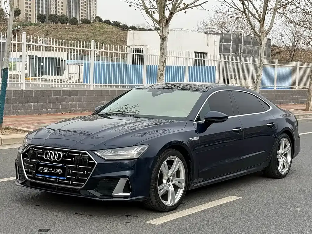 Audi A7L — фото 1
