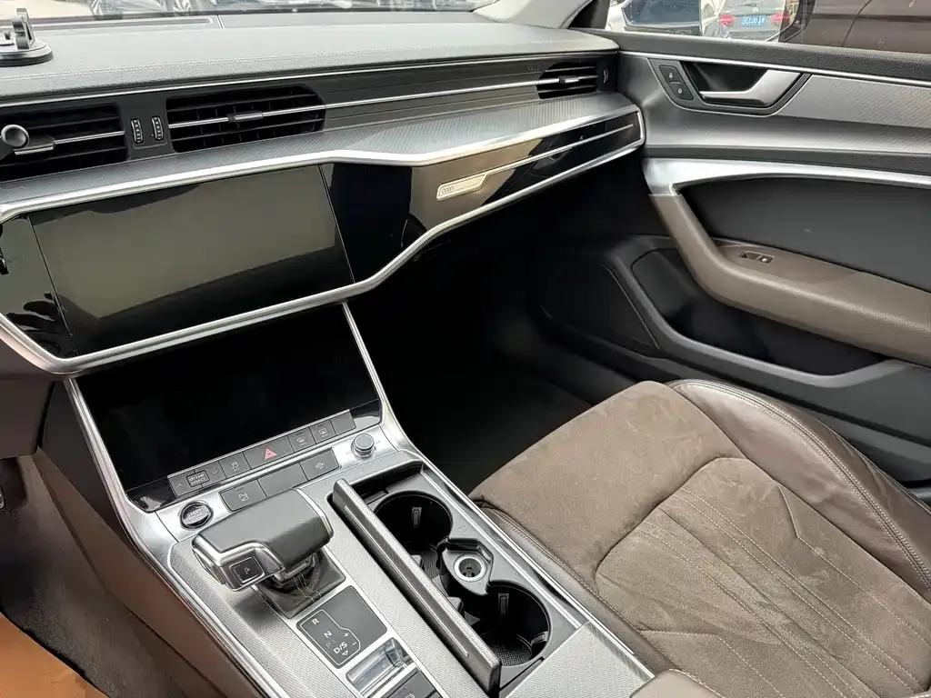Audi A7L — фото 6