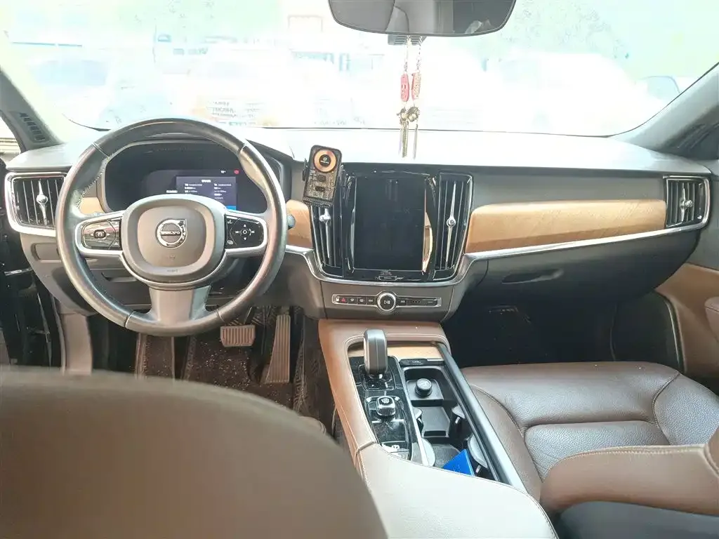 Volvo S90 2024 из CN, фото 2