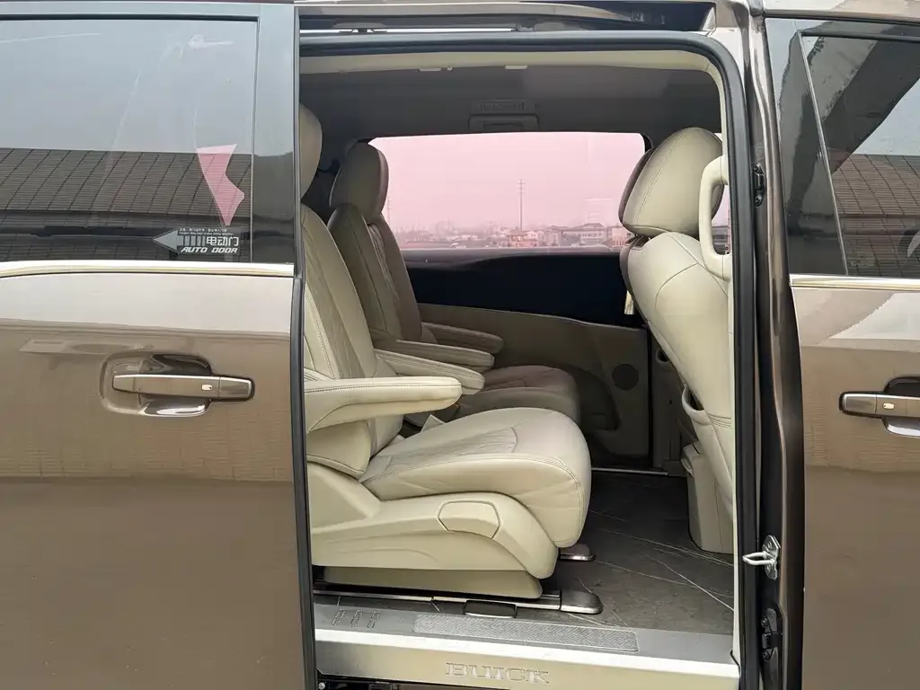 Buick GL8 2023 из CN, фото 5