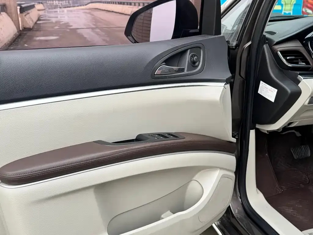 Buick GL8 2023 из CN, фото 3