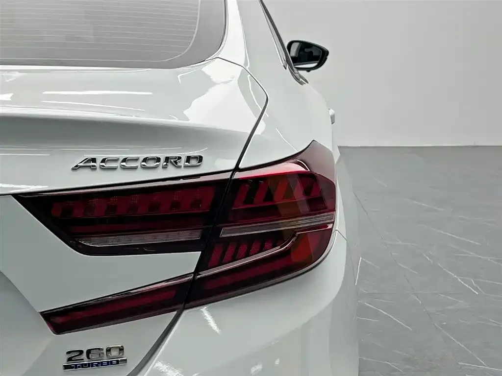 Honda Accord — фото 10