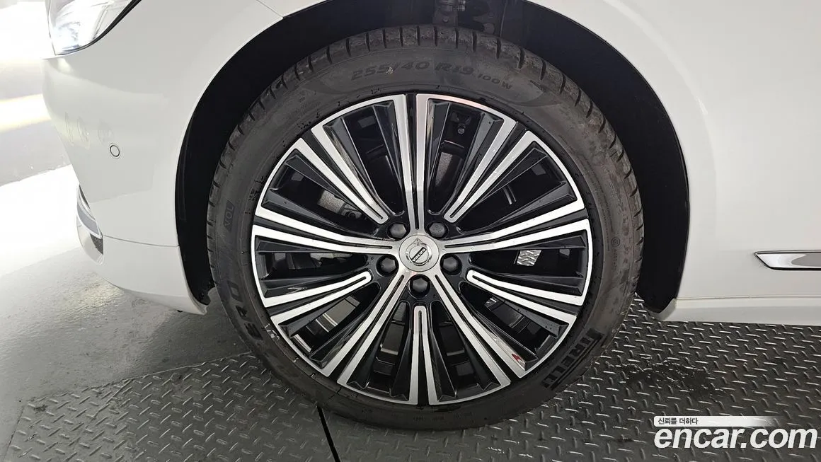 Volvo S90 2024 из KR, фото 3