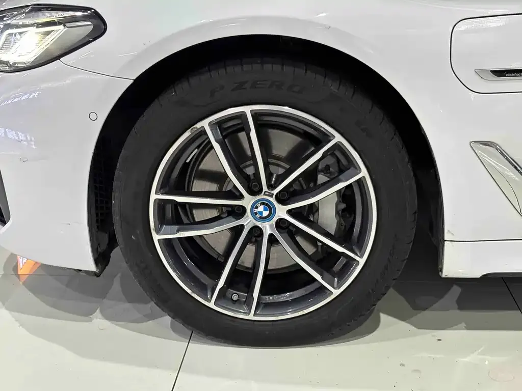 BMW 5 Series New Energy — фото 4