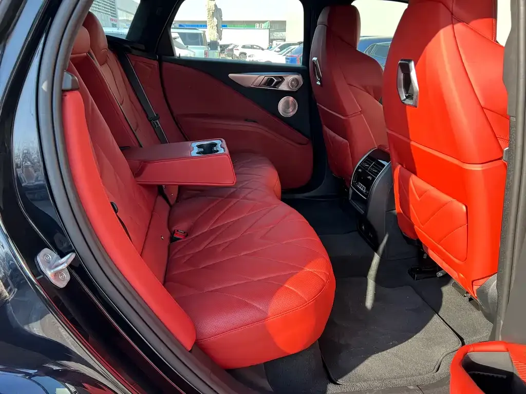 BMW XM 2024 из CN, фото 4