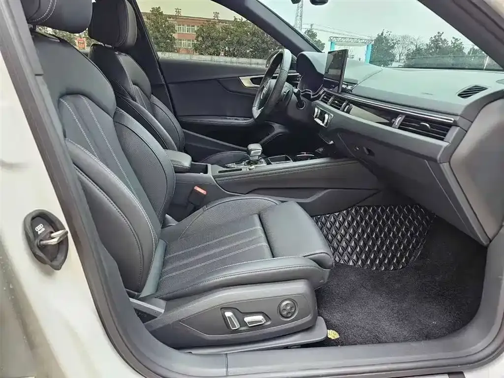 Audi A4L 2024 из CN, фото 3