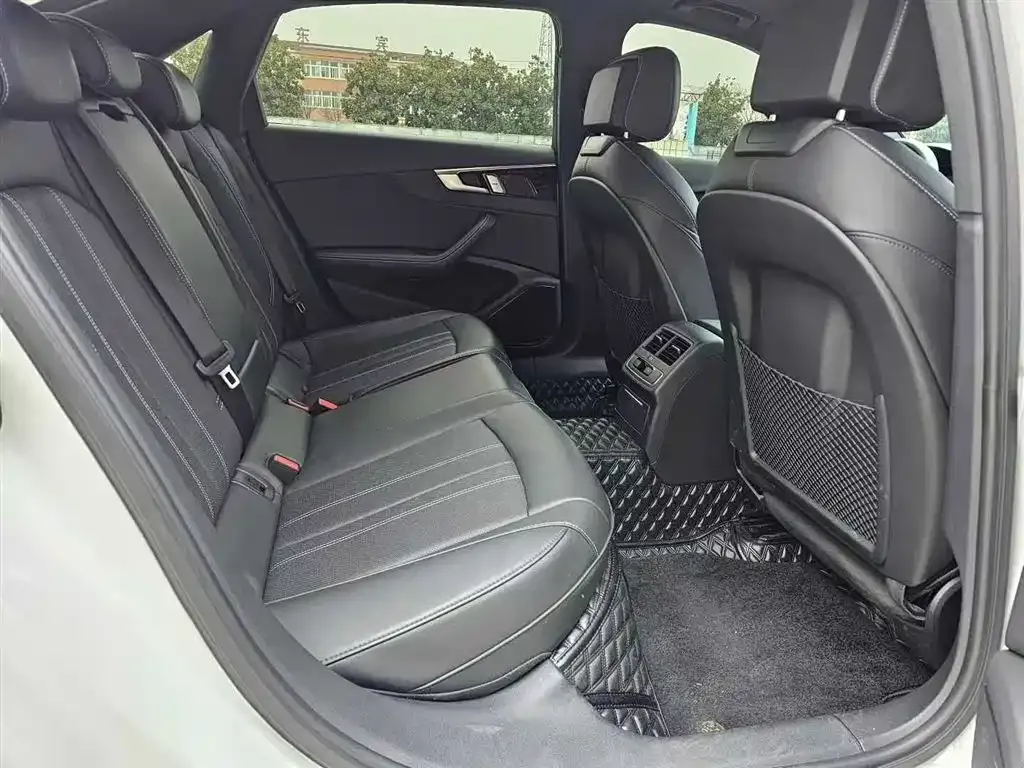 Audi A4L 2024 из CN, фото 2