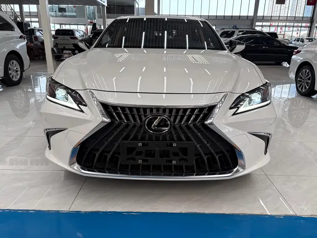 Lexus ES 2023 из CN, фото 1