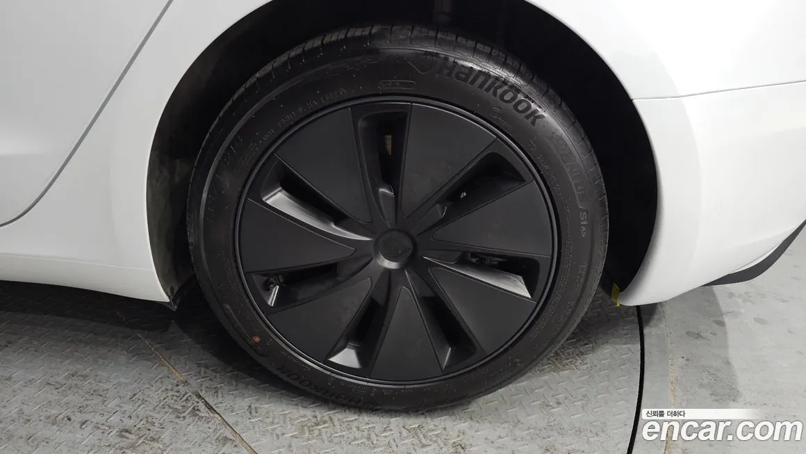 Tesla Model 3 2024 из KR, фото 2