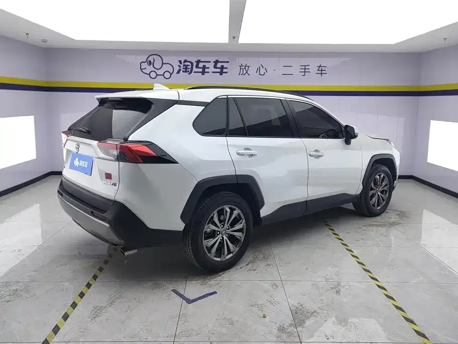 Toyota RAV4 — фото 3