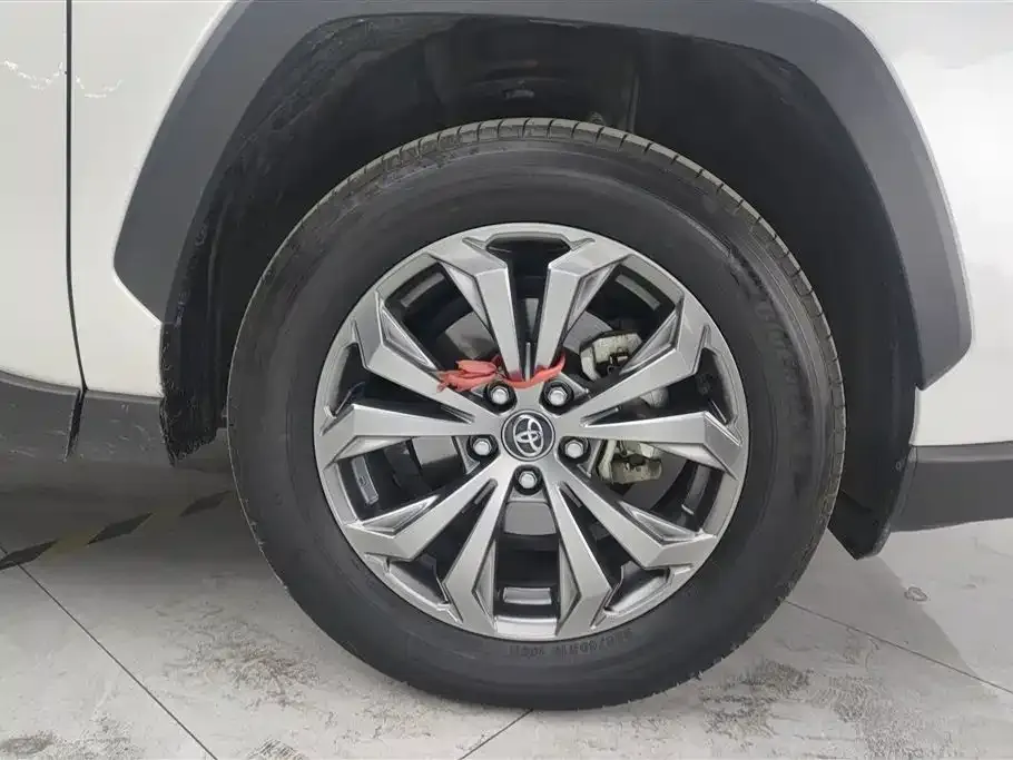 Toyota RAV4 — фото 2